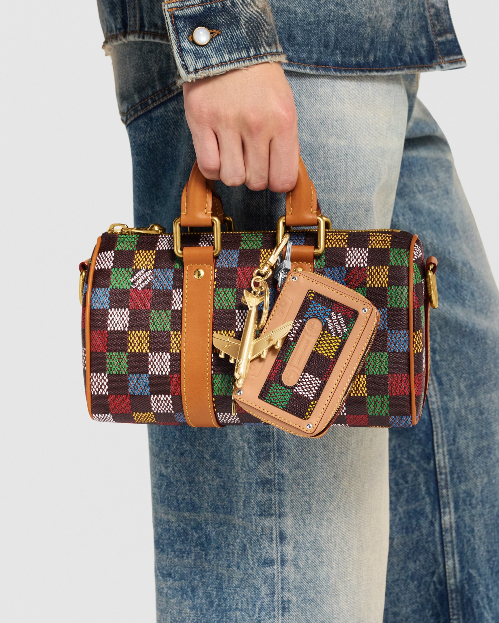 Chaveiro e Charm de Bolsa LV Plane S00 - Acessórios | LOUIS VUITTON ®